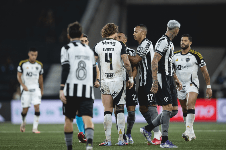 Duelo entre Botafogo x Atlético, no Estádio Nilton Santos, pelo Brasileirão - Crédito: Pedro Souza/Atlético