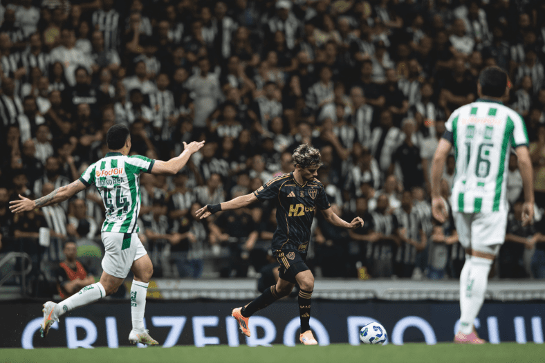 Gustavo Scarpa em ação no empate do Galo com o Juventude - Crédito: Pedro Souza/Atlético