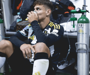 Natanael utilizando oxigênio no intervalo de Bolívar x Atlético - Crédito: Pedro Souza/Atlético