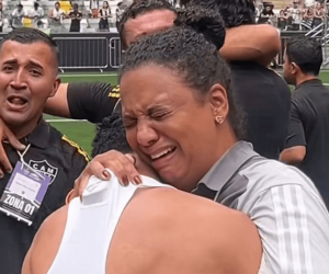 Isabela Bastos, pedagoga do Atlético, durante a comemoração pela conquista do Brasileiro sub 17 (Crédito: Reprodução)